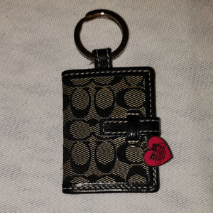 Coach Black&White Signature Print Picture Key Ring